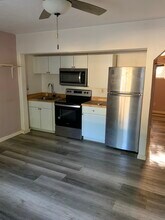 240 Hollywood Blvd SE, Unit E in Fort Walton Beach, FL - Building Photo - Building Photo