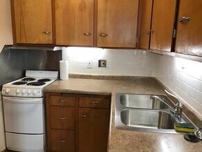 2135 University Ave, Unit #1 in Madison, WI - Foto de edificio - Building Photo