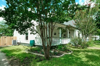 919 Fowzer St in Taylor, TX - Foto de edificio - Building Photo