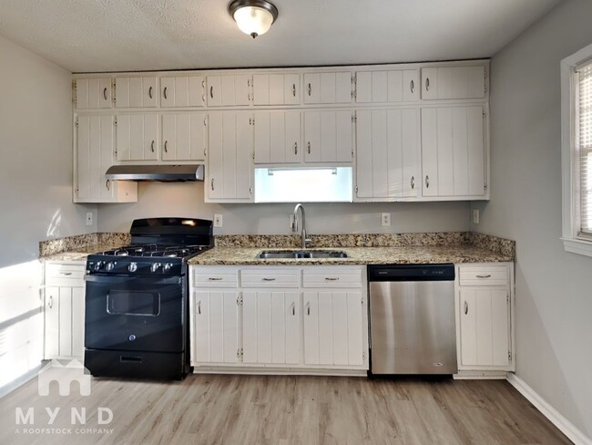 3063 Deshong Dr SW in Stone Mountain, GA - Foto de edificio - Building Photo
