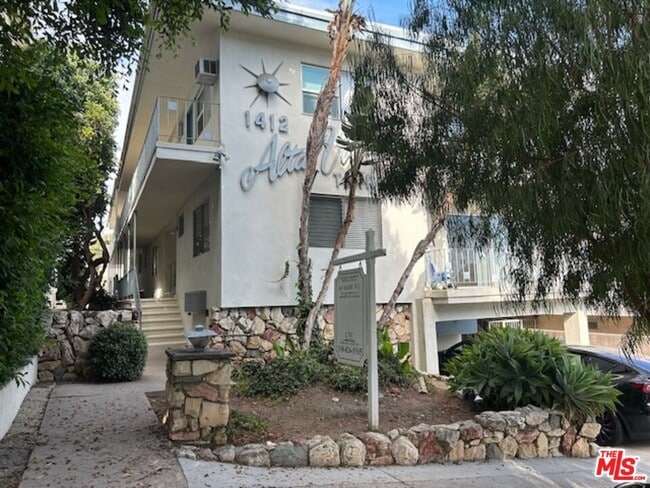 property at 1412 Barry Ave