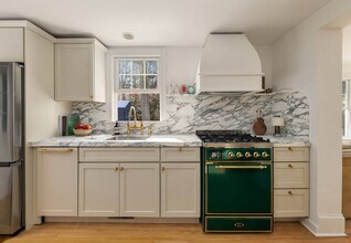 56 Carroll St in Sag Harbor, NY - Building Photo - Building Photo