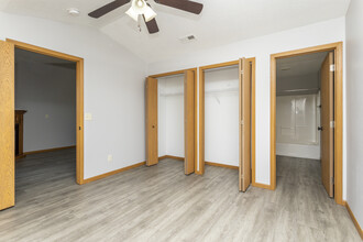 Dakota Prairie Apartments in Dakota Dunes, SD - Building Photo - Interior Photo