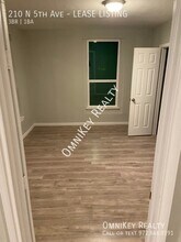 210 N 5th Ave in Denison, TX - Building Photo - Building Photo