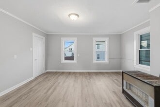 255 Rodman St, Unit Apt 3 in Fall River, MA - Foto de edificio - Building Photo