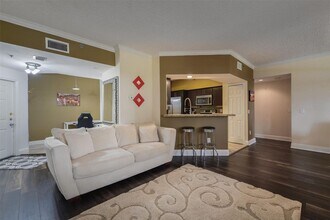 3245 NE 184th St in North Miami Beach, FL - Building Photo - Building Photo