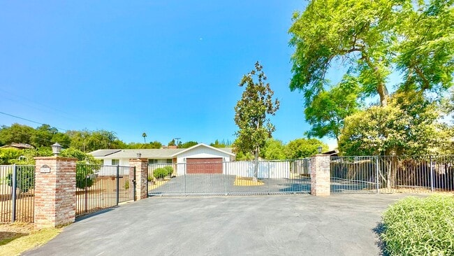 property at 748 Hamilton Ln