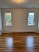 43 Hoyt St in New Canaan, CT - Building Photo - Building Photo