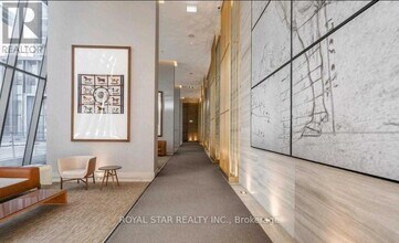 50 Charles St E in Toronto, ON - Building Photo - Building Photo