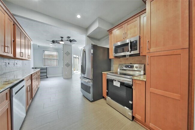 652 N Eldridge Pkwy