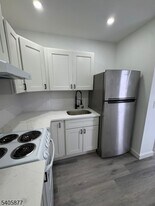 96 Broughton Ave in Bloomfield, NJ - Building Photo