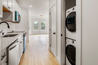 8 Enon St in Beverly, MA - Building Photo - Building Photo