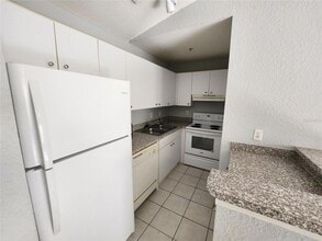 6372 Raleigh St, Unit 1913 in Orlando, FL - Foto de edificio - Building Photo