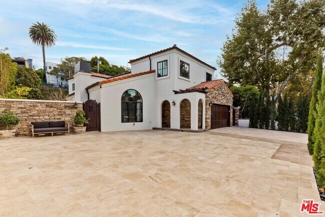 318 Entrada Dr in Santa Monica, CA - Building Photo - Building Photo