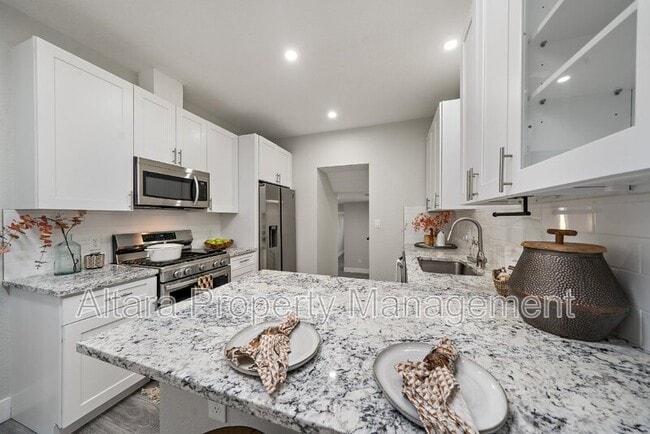 2339 S Acoma St in Denver, CO - Building Photo - Building Photo