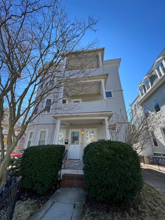 2 Gilson Ter, Unit #2 in Somerville, MA - Foto de edificio