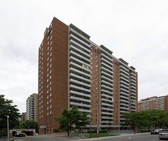 Dundas Mabelle in Toronto, ON - Building Photo