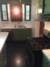 916 Bromley Rd, Unit 1 in Charlotte, NC - Building Photo - Building Photo