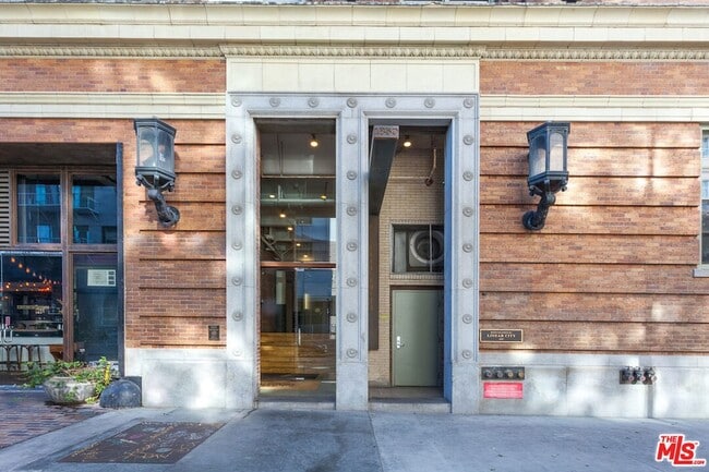 1850 Industrial St in Los Angeles, CA - Building Photo - Building Photo