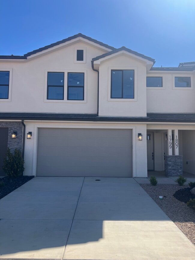 property at 468 E Heritage Pl