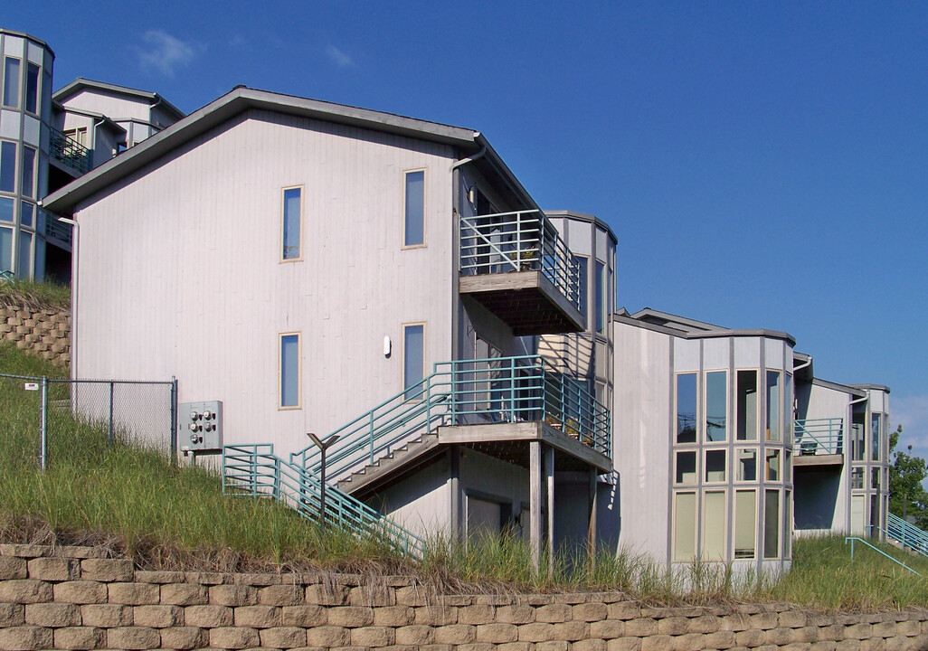 Lake Terrace Condominiums in Michigan City, IN - Foto de edificio