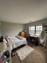 161 Lake Shore Rd, Unit 3 in Boston, MA - Foto de edificio - Building Photo