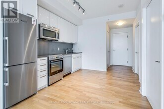 295-3295 Adelaide St W in Toronto, ON - Building Photo - Building Photo