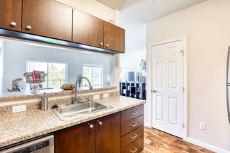 Trax at DuPont Station in Dupont, WA - Foto de edificio - Building Photo