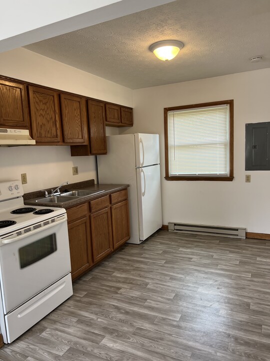 93 Burt Ave, Unit 93 Burt Avenue Apt B in Newark, OH - Building Photo