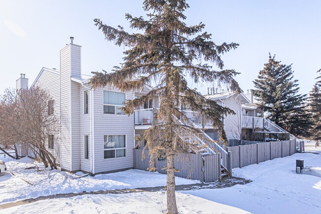 Huntington Court Coachhomes