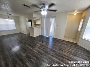 4102 Kings Arms in San Antonio, TX - Building Photo - Building Photo