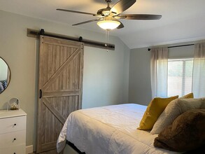 582 E Kingsley Ave in Pomona, CA - Foto de edificio - Building Photo