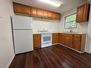 1976 College Cir S in Jacksonville, FL - Building Photo - Building Photo