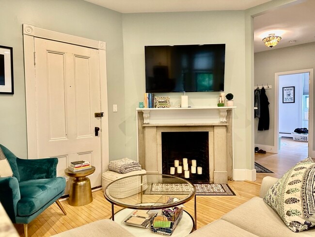 49 Grove St, Unit 4 in Auburndale, MA - Building Photo - Building Photo