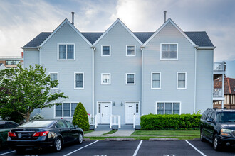 168-03 Powells Cove Blvd in Whitestone, NY - Building Photo - Building Photo