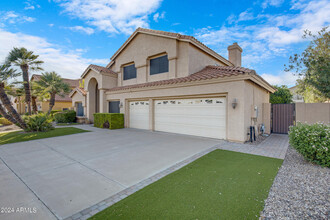 6246 E Helm Dr in Scottsdale, AZ - Foto de edificio - Building Photo