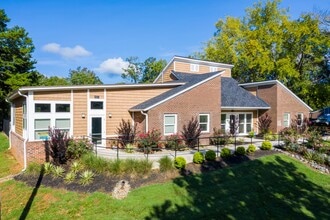 Stonehaven East in Charlotte, NC - Foto de edificio - Building Photo