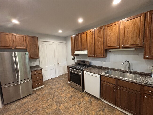183 Wall St in Corning, NY - Building Photo - Building Photo