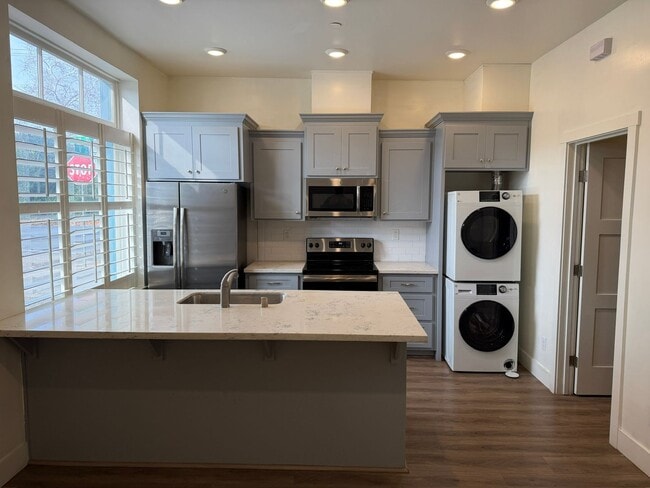 303 U St in Sacramento, CA - Building Photo - Building Photo