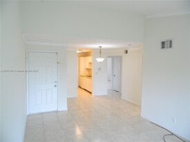 3987 NW 87th Ave in Sunrise, FL - Building Photo