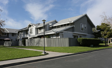 1380 W 48th St in San Bernardino, CA - Foto de edificio - Building Photo