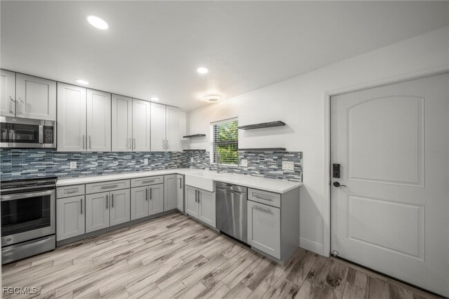 10022 Oxfordshire Ln SW in Ft. Myers, FL - Building Photo - Building Photo