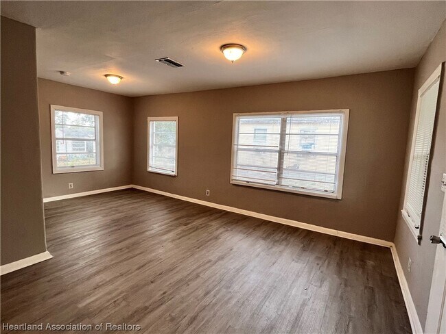 1329 Memorial Dr photo'