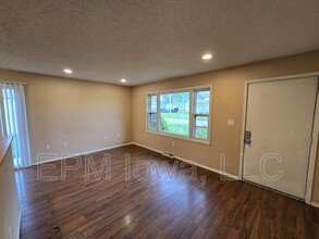1407 Robin Rd in Waterloo, IA - Building Photo - Building Photo