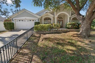 4517 Oak River Cir in Valrico, FL - Building Photo