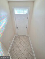 5415 Stream Bank Ln in Greenbelt, MD - Building Photo
