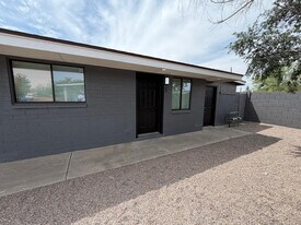 1027 E Dunlap Ave in Phoenix, AZ - Building Photo