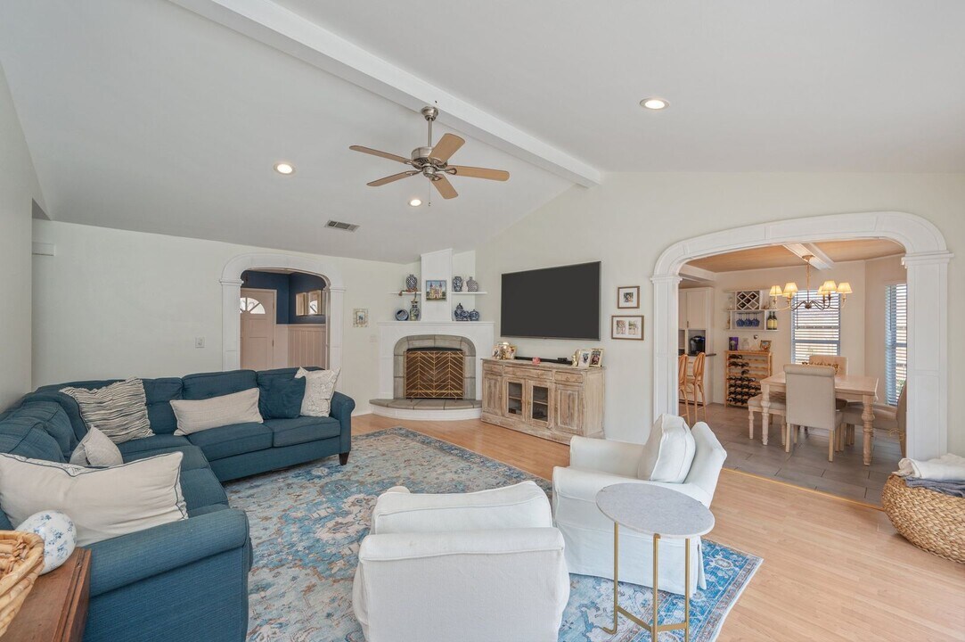 4522 Parkwood Ln E in Niceville, FL - Building Photo