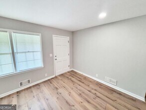 1082 Amelia Dr SW in Marietta, GA - Building Photo - Building Photo