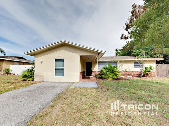 8589 Lantana Dr in Seminole, FL - Building Photo - Building Photo